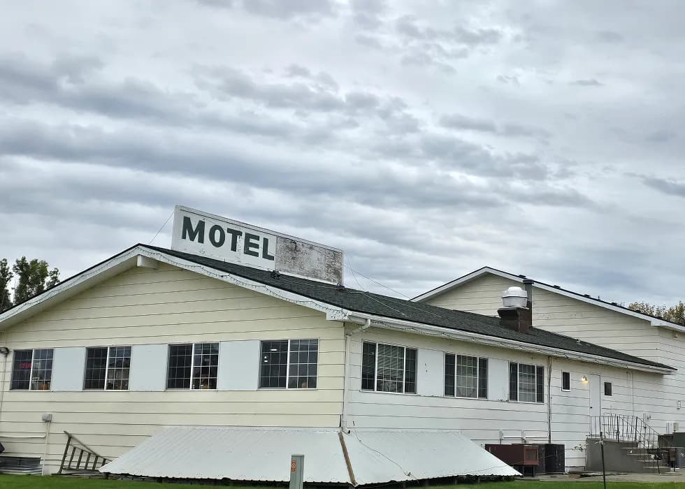 Guest support and contact view at Rails Inn Motel, comfortable motel spaces near Yellowstone River country.