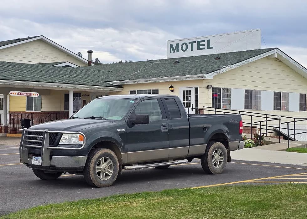 Comfortable stay atmosphere at Rails Inn Motel, comfortable motel spaces near Yellowstone River country.