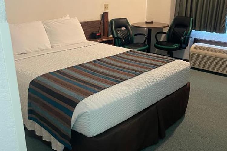 Single Room at Rails Inn Motel, comfortable guest room in Forsyth, Montana.